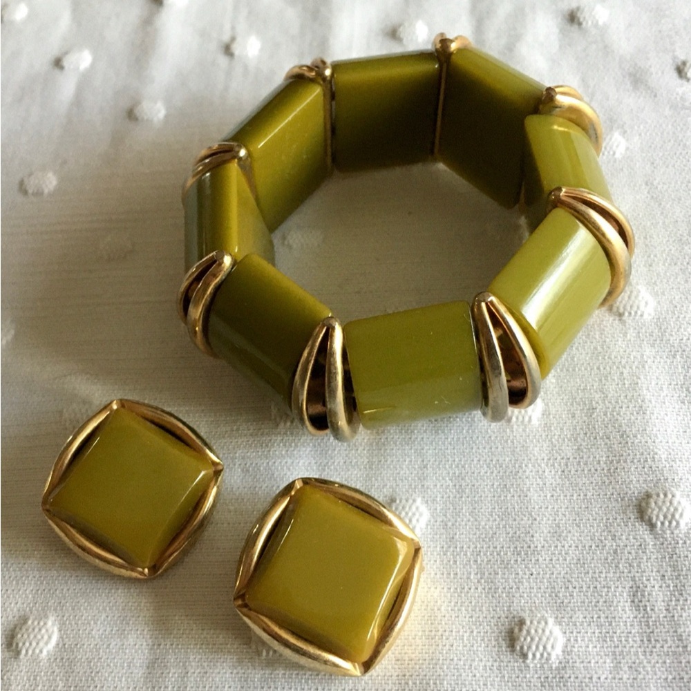 Vintage Bakelite Chunky Stretch Bracelet And Earring Set Khaki Avocado Green